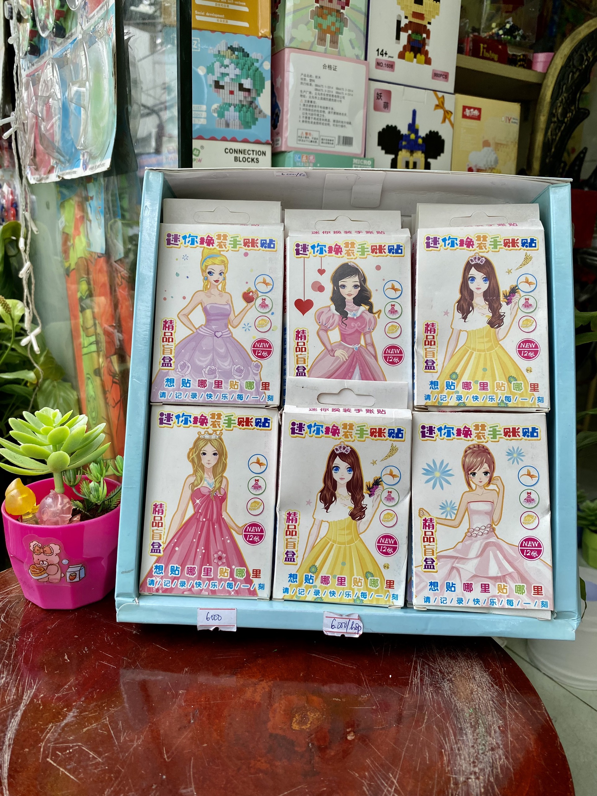 Hộp hình dán sticker công chúa 12 mặt