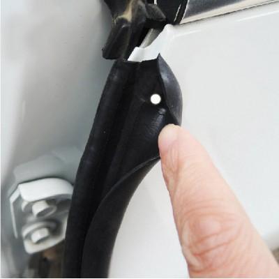 GIOĂNG CỘT B KẸP CÁNH CỬA Ô TÔ