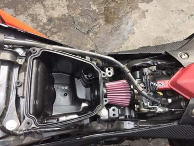 Lọc gió bánh Ú của Uma Racing.