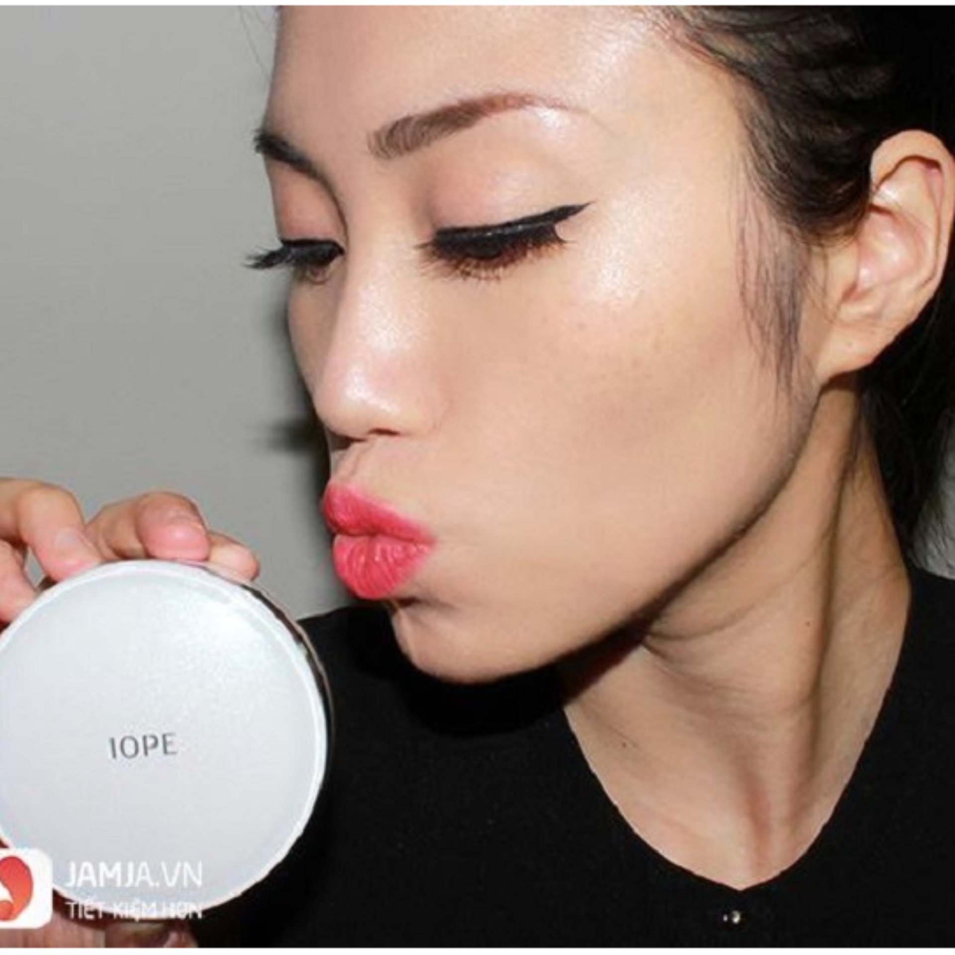 PHẤN NƯỚC IOPE tạng kèm lõi thay ( F1 )