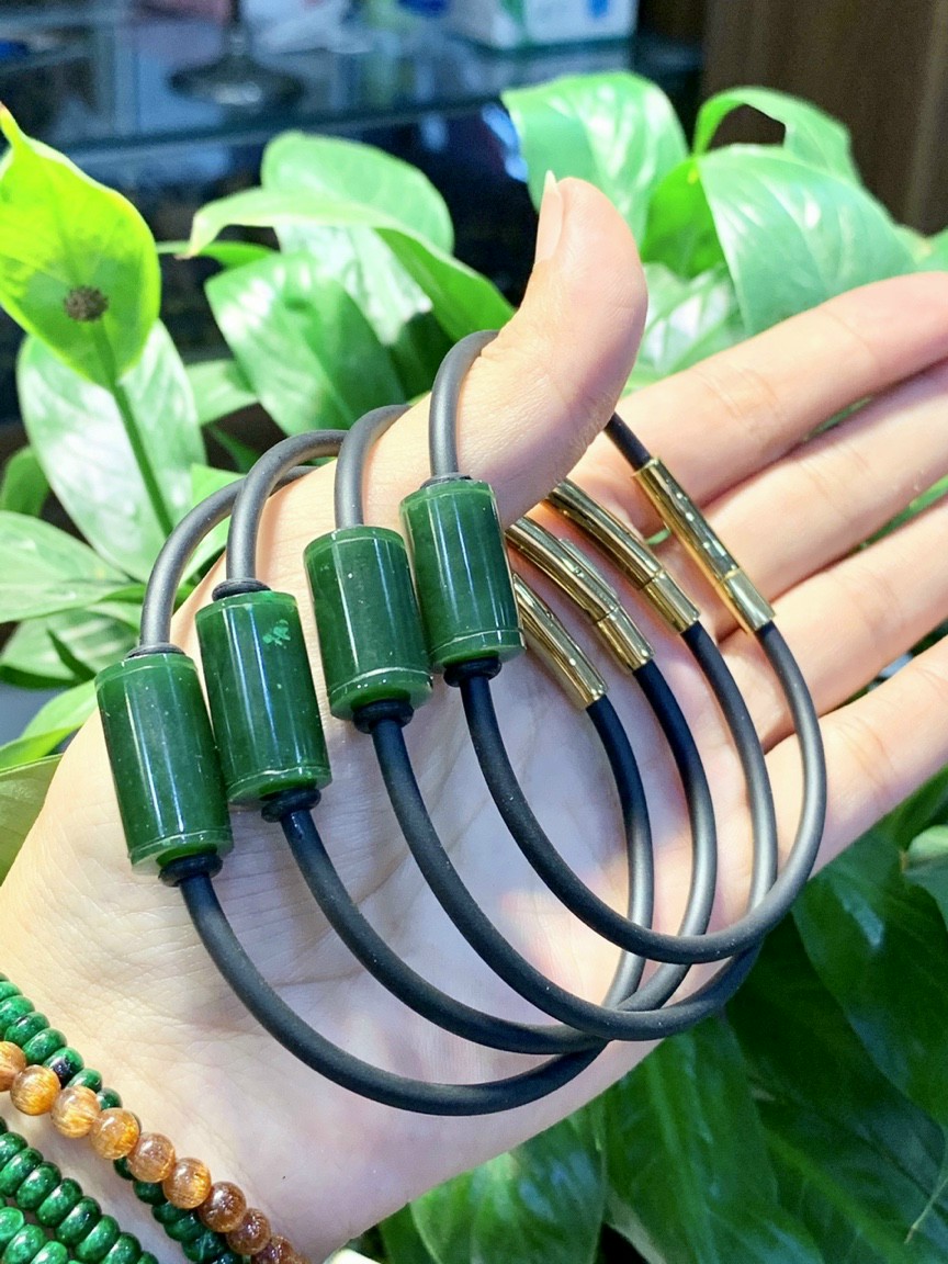 VÒNG TAY LU THỐNG VUÔNG NGỌC BÍCH