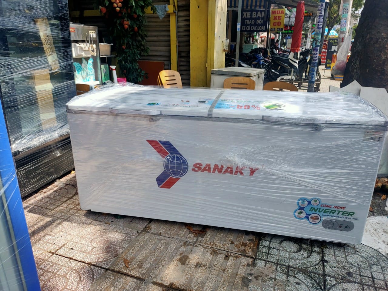 Tủ đông hiệu sanaky vh-8699hy3 dung tích 860l mới 95%