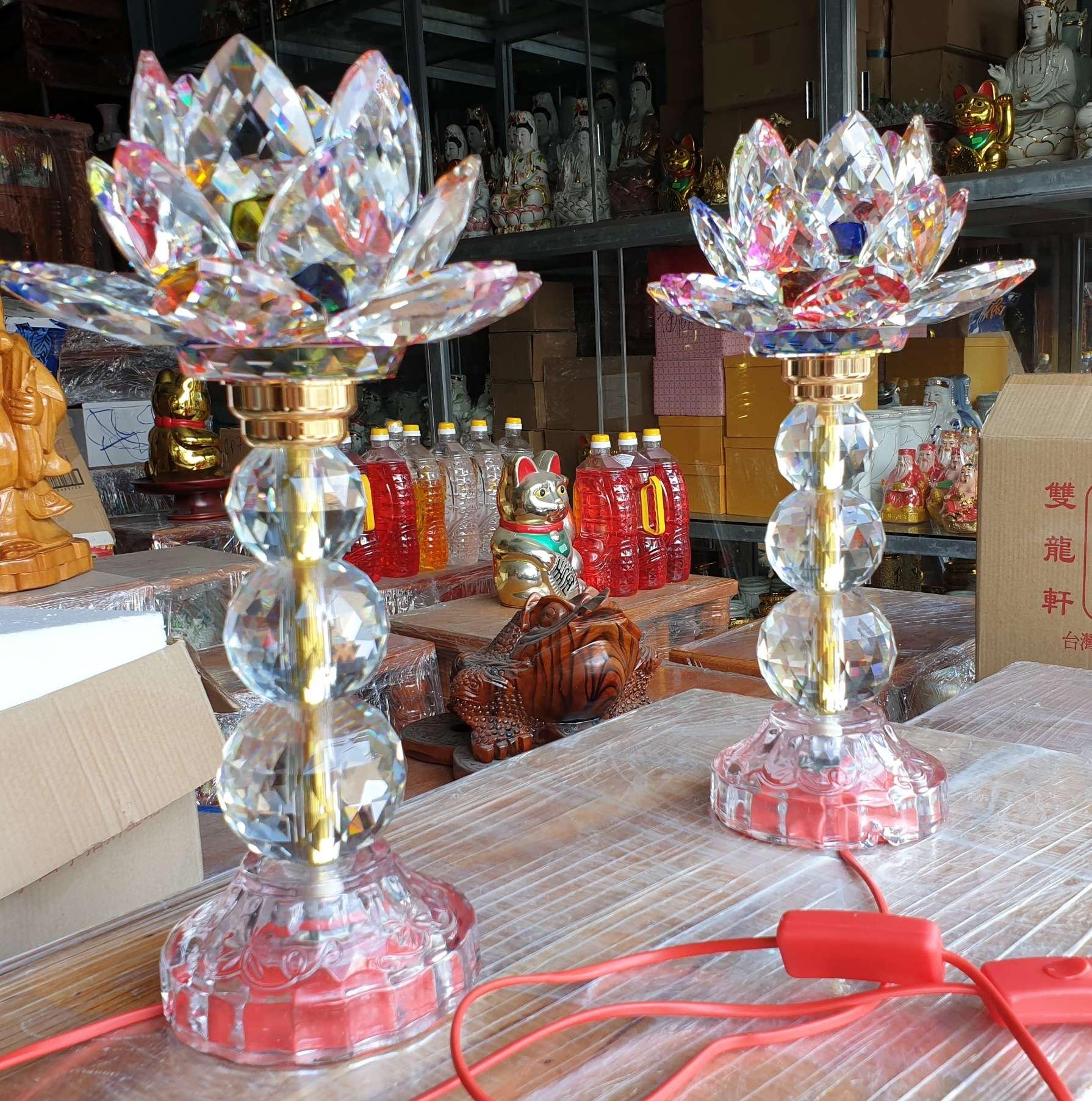 [HCM]Cặp đèn thờ đá pha lê tự động đổi màu cao 34 cm