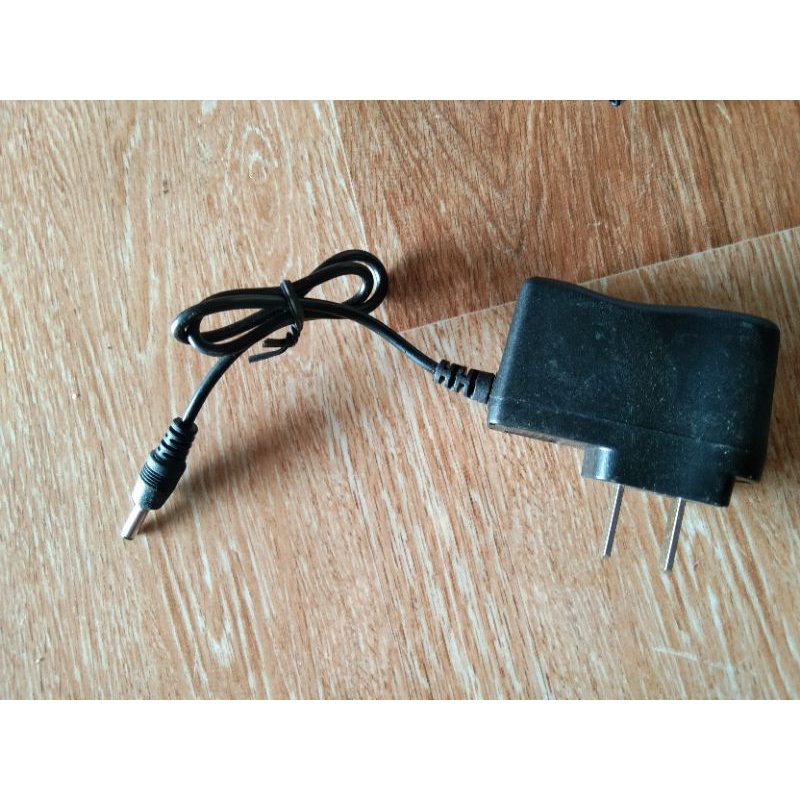 DÂY SẠC ĐÈN PIN ĐỘI ĐẦU 2 CHẤU VÀ CHUI TRÒN