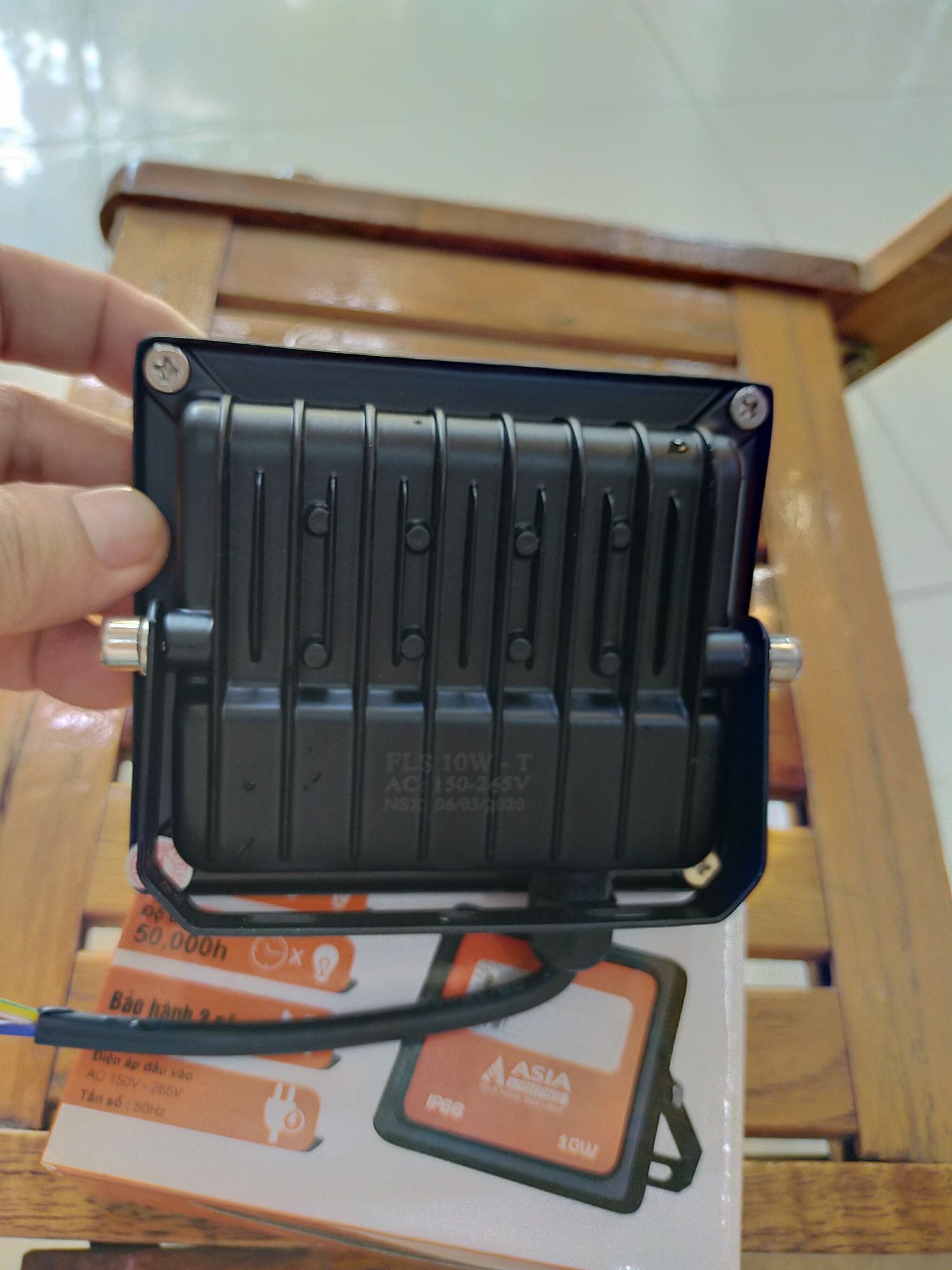 Chiếu pha Asia 10w