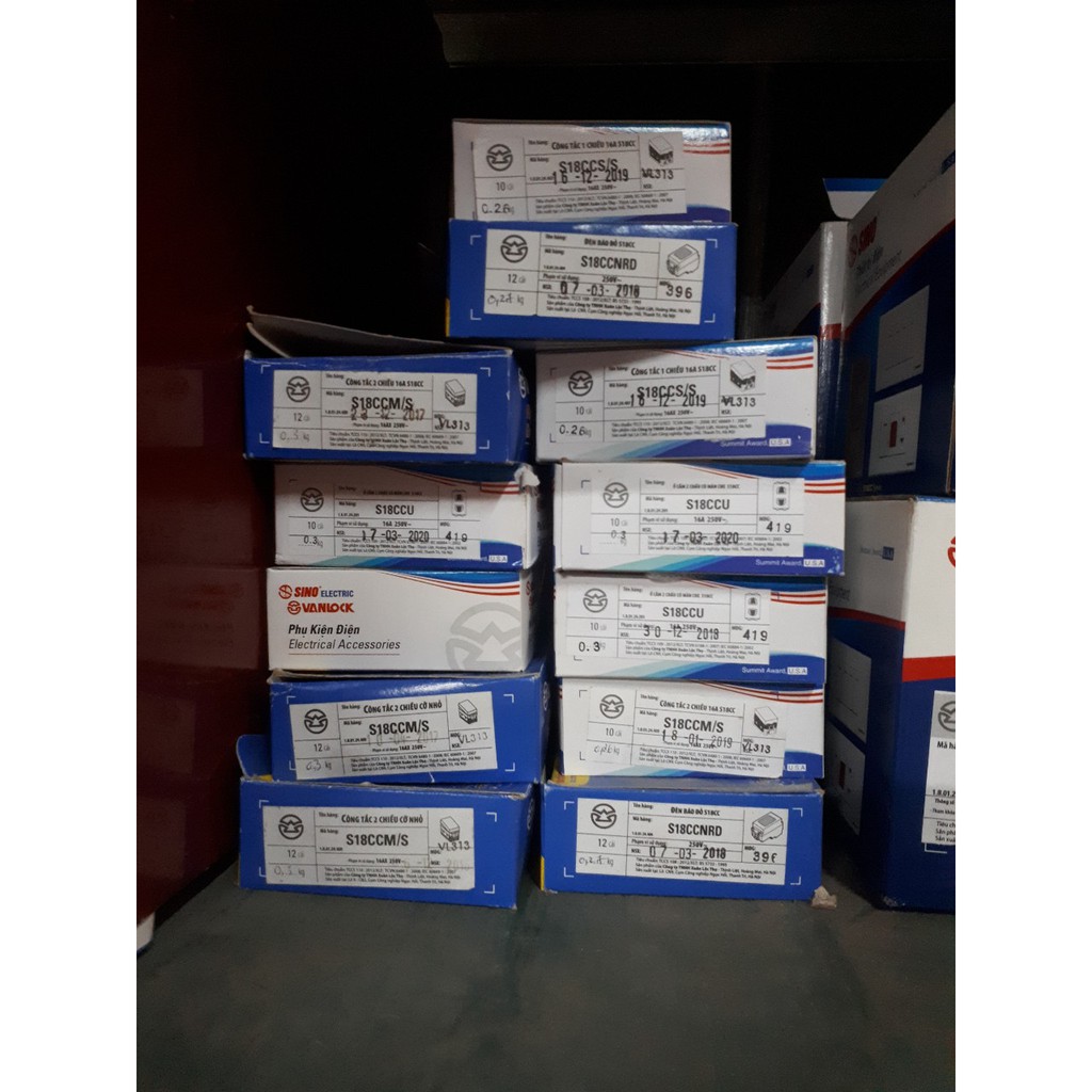 Hạt Ổ Cắm Có Nắp Che S18Cc