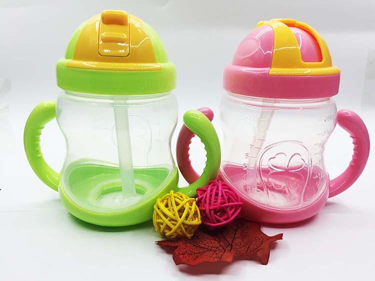 [HCM]Bình uống nước chống đổ chông sặc cho bé