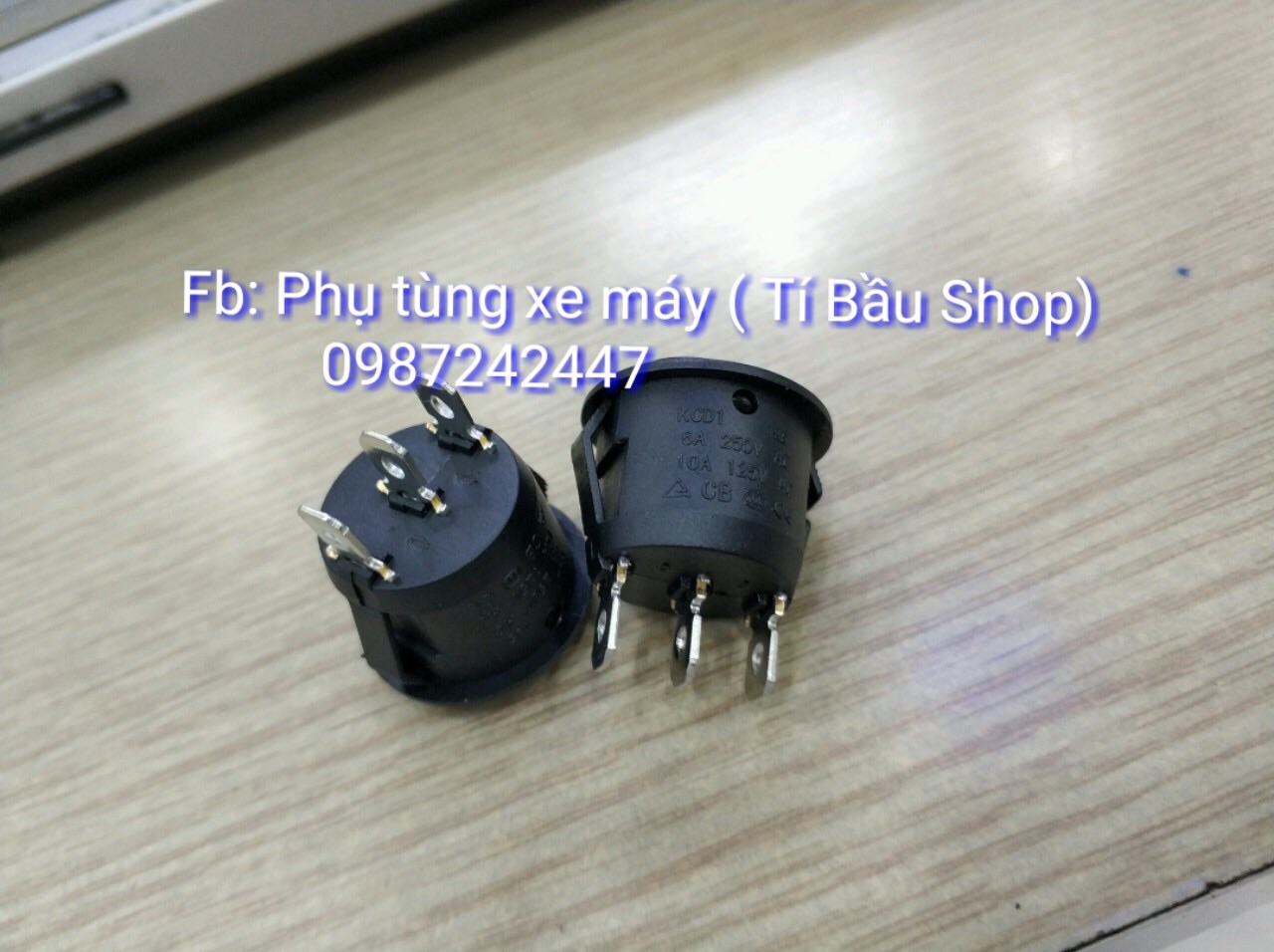 [HCM]5 CÔNG TẮC TRÒN 3 CHẾ ĐỘ ON-OFF-ON ( Công tắc 2 chiều)