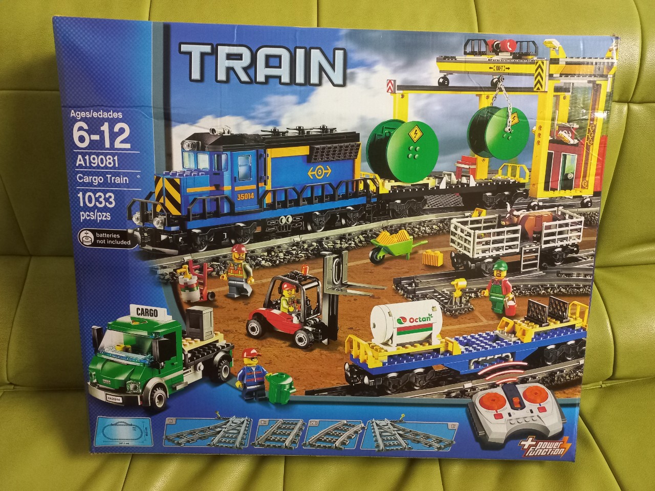 Mô hình lắp ráp A19081 Xếp hình tàu hỏa Cargo train vận chuyển hàng hóa có điều khiển từ xa 1033 mảnh