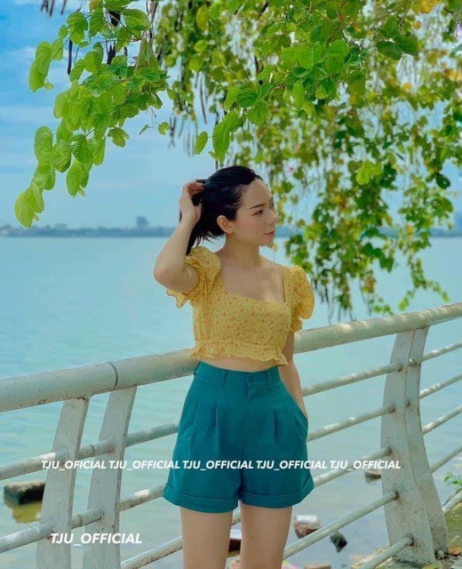 Quần Short Lưng Cao Gập Gấu Thời Trang Cá Tính cho nữ.