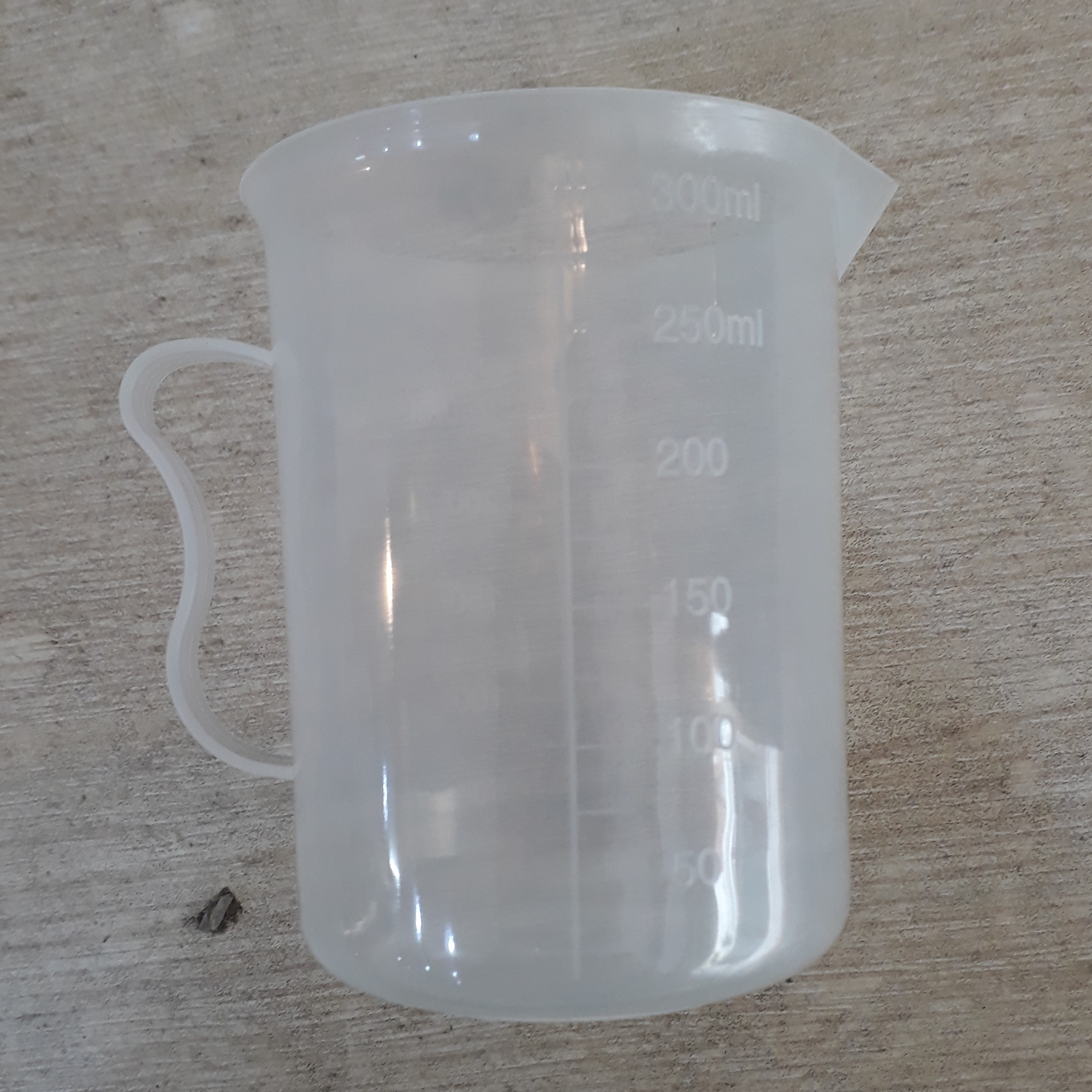 ]CA ĐONG 300ML NHỰA CÓ VẠCH CHIA