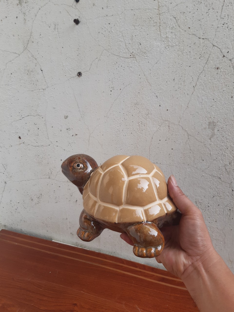 Gốm sứ rùa con men vàng cao 15 cm