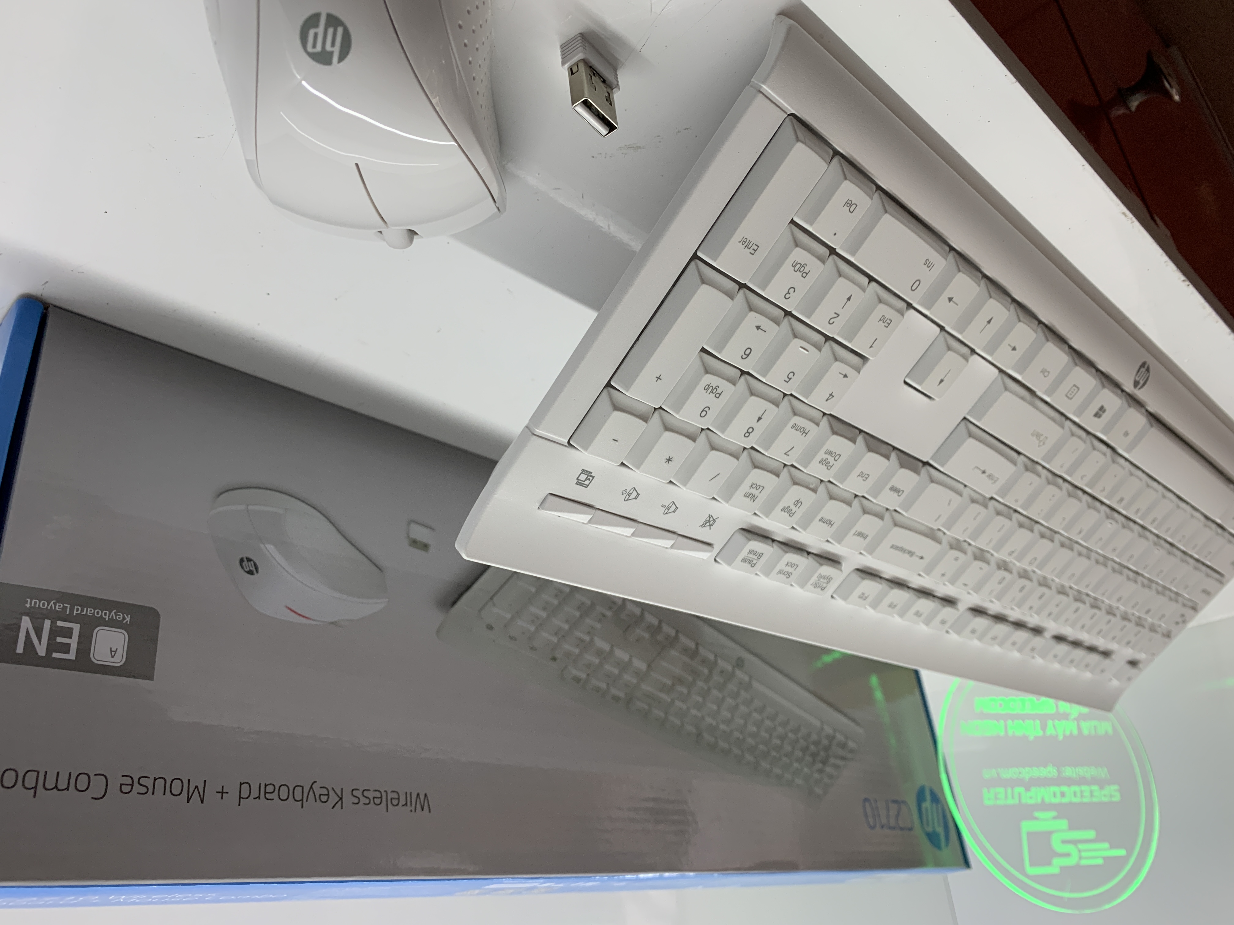 Bộ bàn phím chuột không dây HP C2710