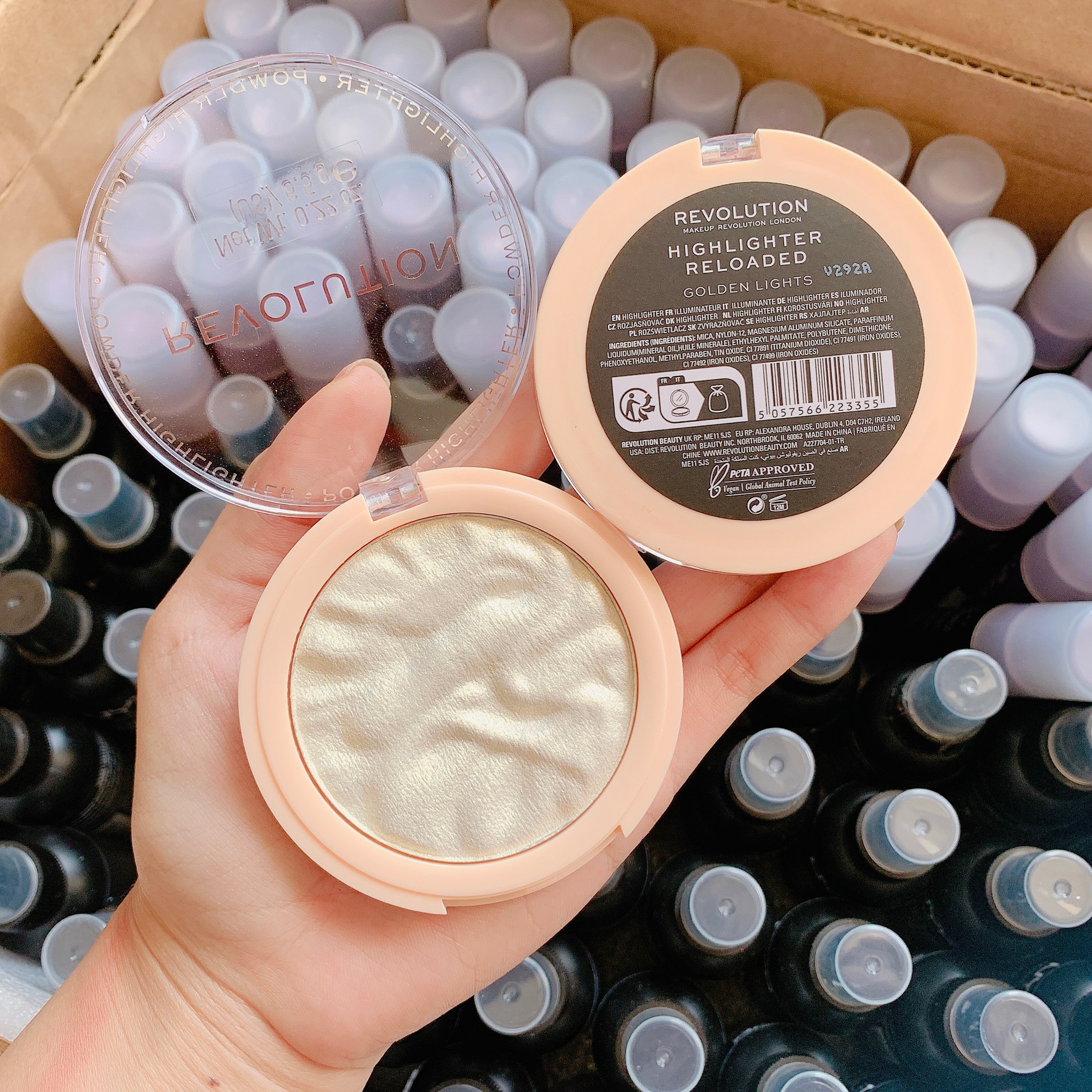 Phấn Highlight Bắt Sáng Siêu Mịn Revolution Highlighter Reloaded 10g [Golden Lights - Raise The Bar - Just My Type]