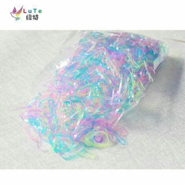 Thun cột tóc cho bé