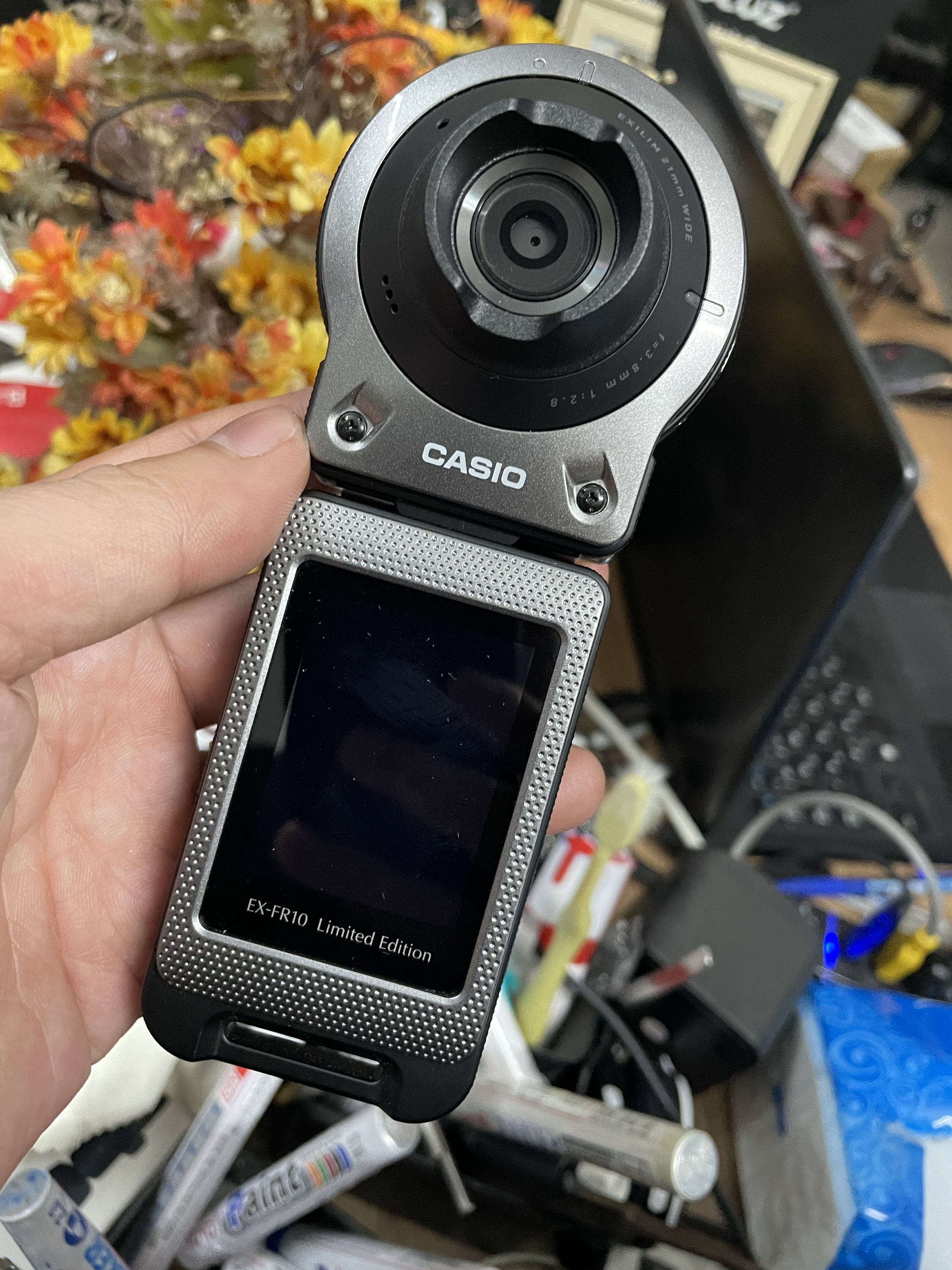 Máy ảnh Casio EX-FR10 quay chụp tốt