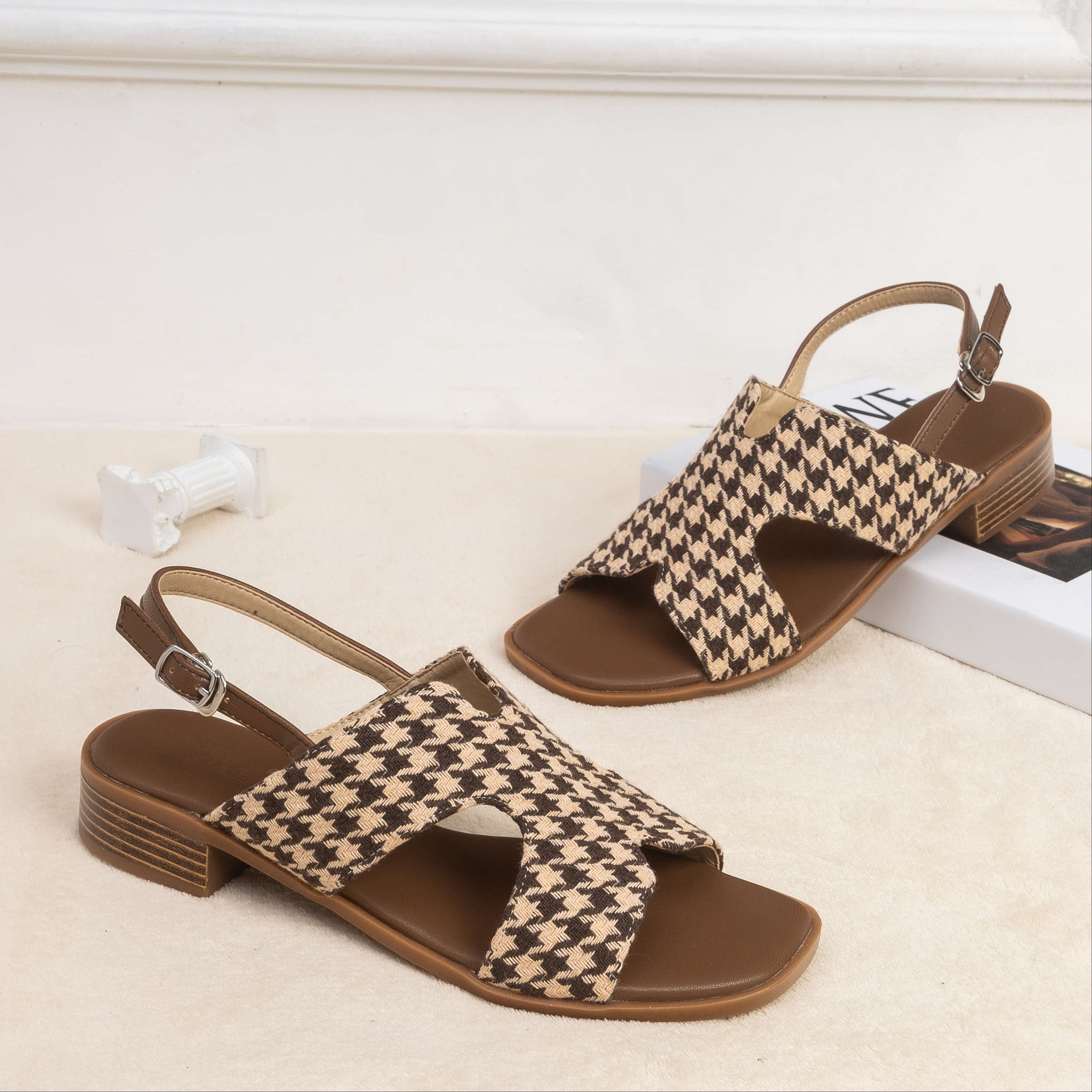 Giày Sandal Cao Gót 3cm Quai Chư X Pixie H212