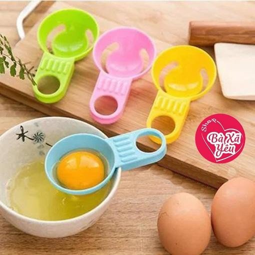 Dụng cụ tách lòng trứng gà