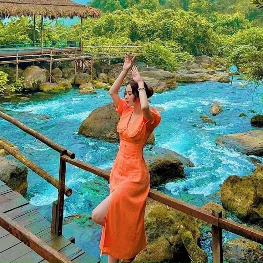 Đầm cam cổ bèo nút bọc