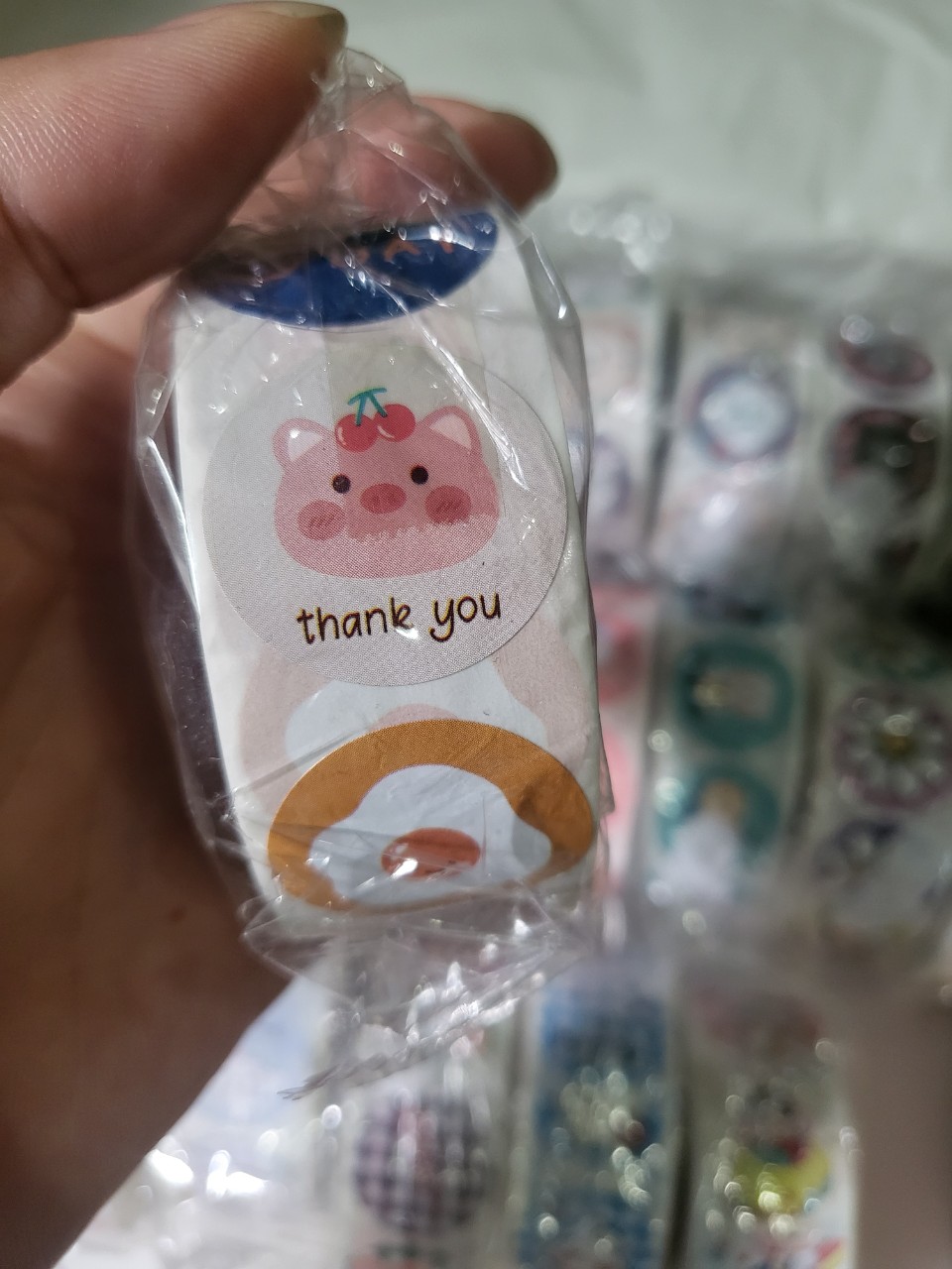 Cuộn sticker 500 tem (giao ngẫu nhiên)