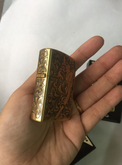 Bật Lửa Zippo khắc 5 MẶT HÌNH THIẾU NỮ - RUỘT VÀNG