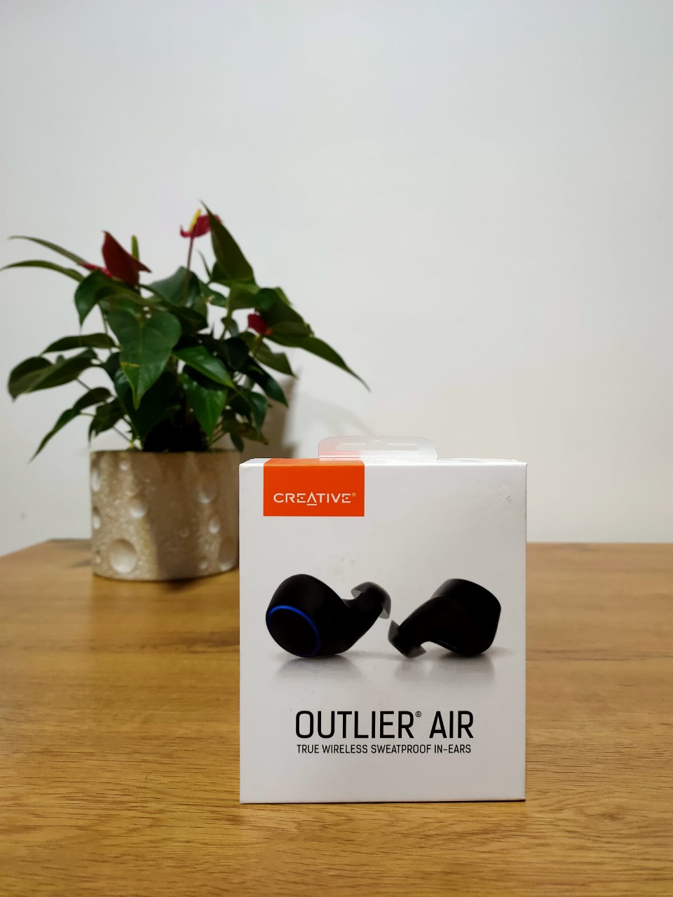 Phone Creative Outlier air