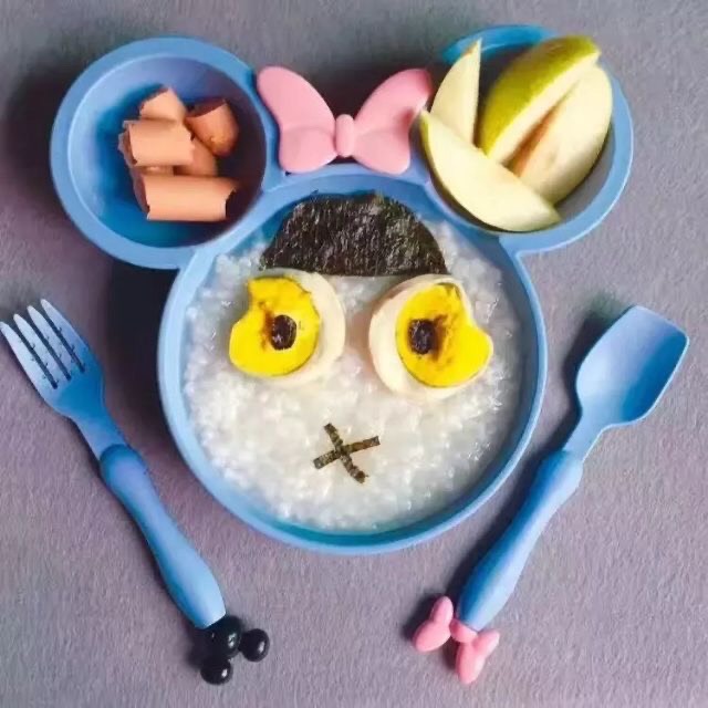 Bát ăn dặm Mickey tặng kèm dĩa và thìa
