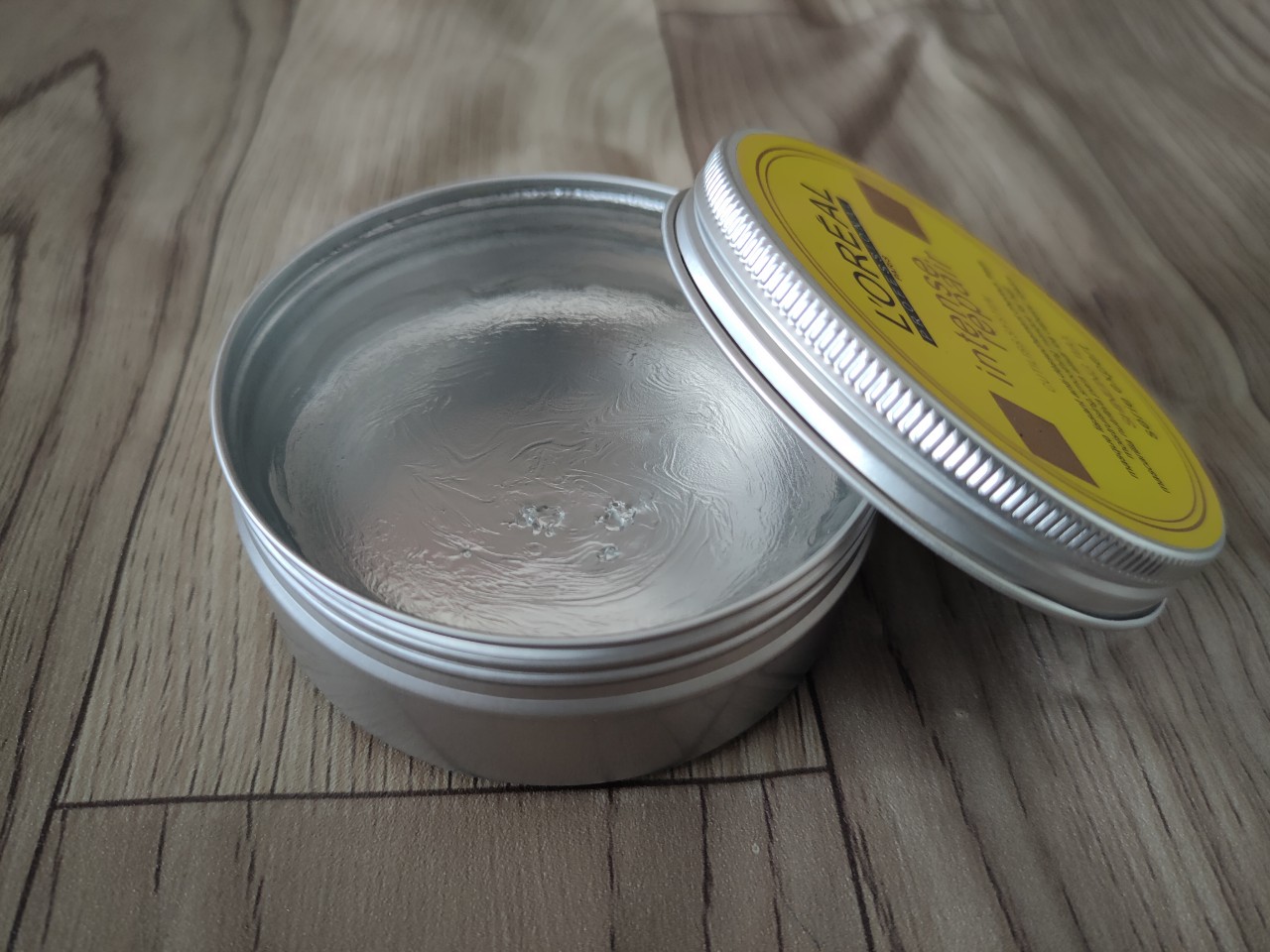 Wax giữ nếp lorel Trong