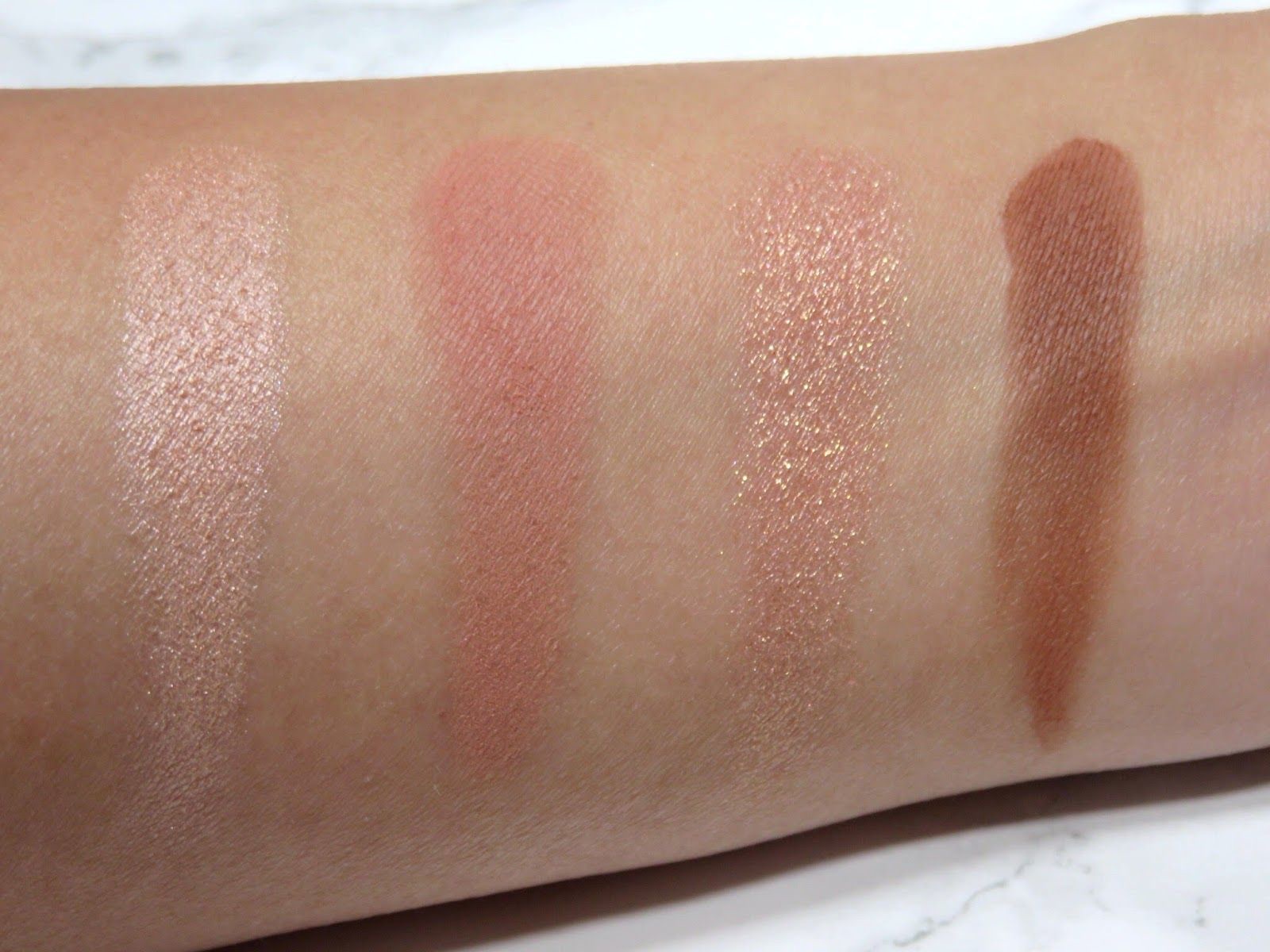 Phấn mắt Charlotte Tilbury Luxury Palette Color-Coded Bella Sofia