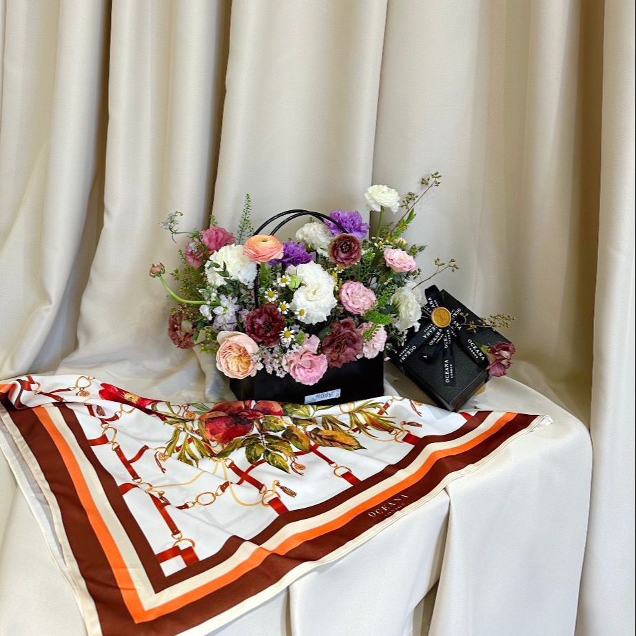 Oceana London - Khăn lụa vuông Hestia Scarf