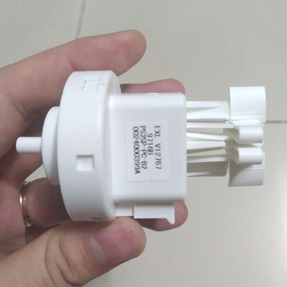 phao máy giặt Aqua màu trắng
