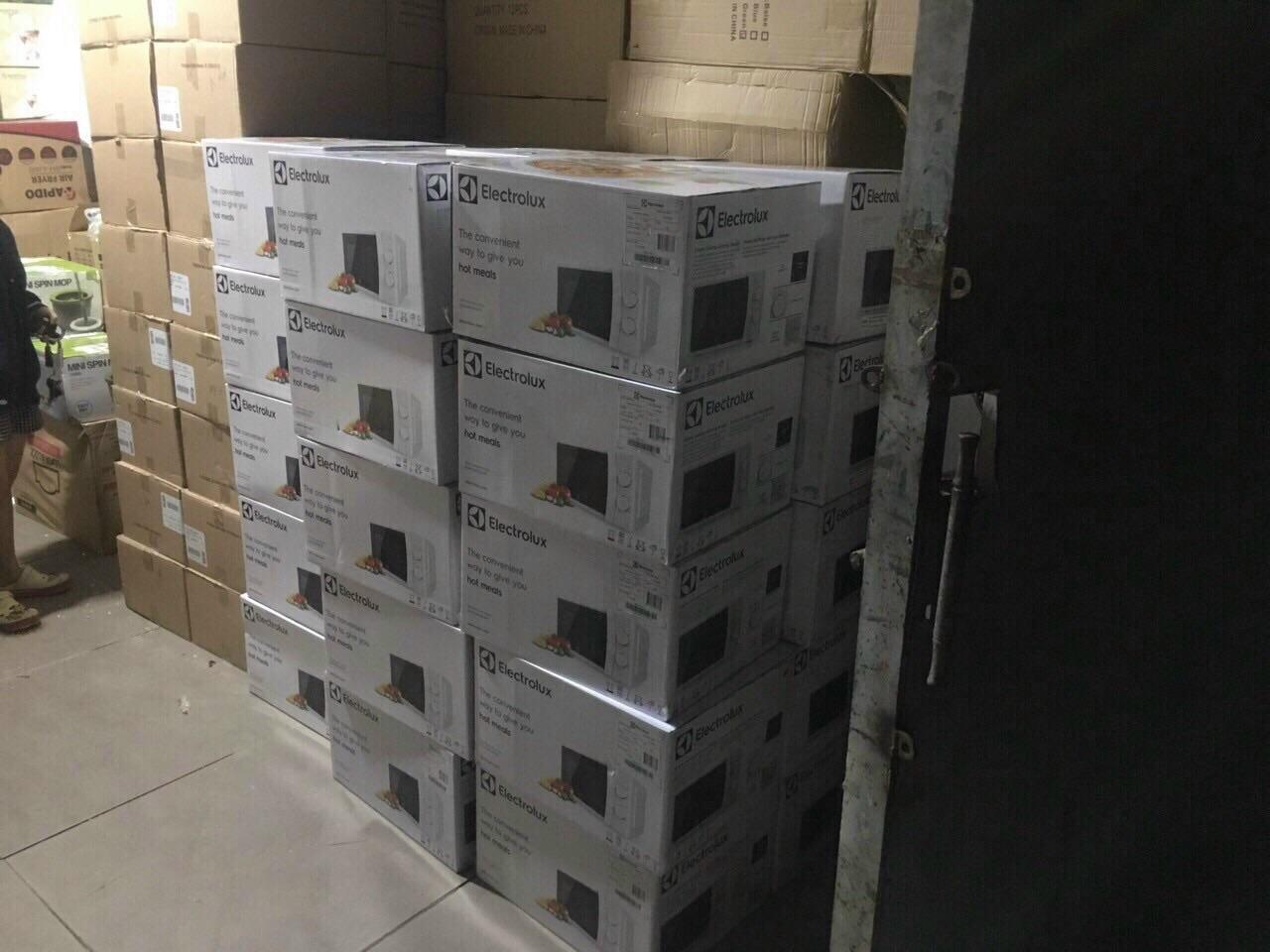 Lò Vi Sóng Electrolux EMM20K18GWI 20