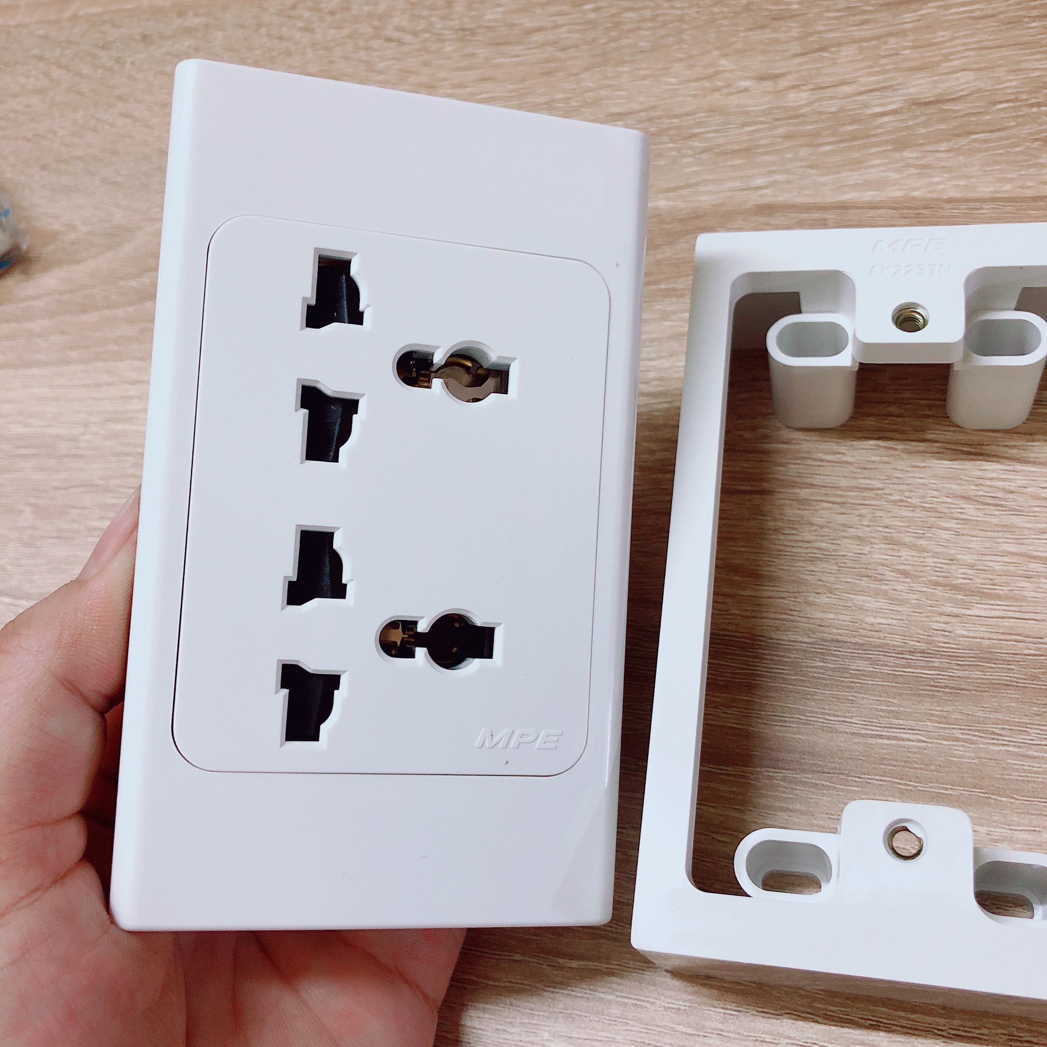 [HCM]Combo ổ đôi 3 chấu + đế nổi MPE