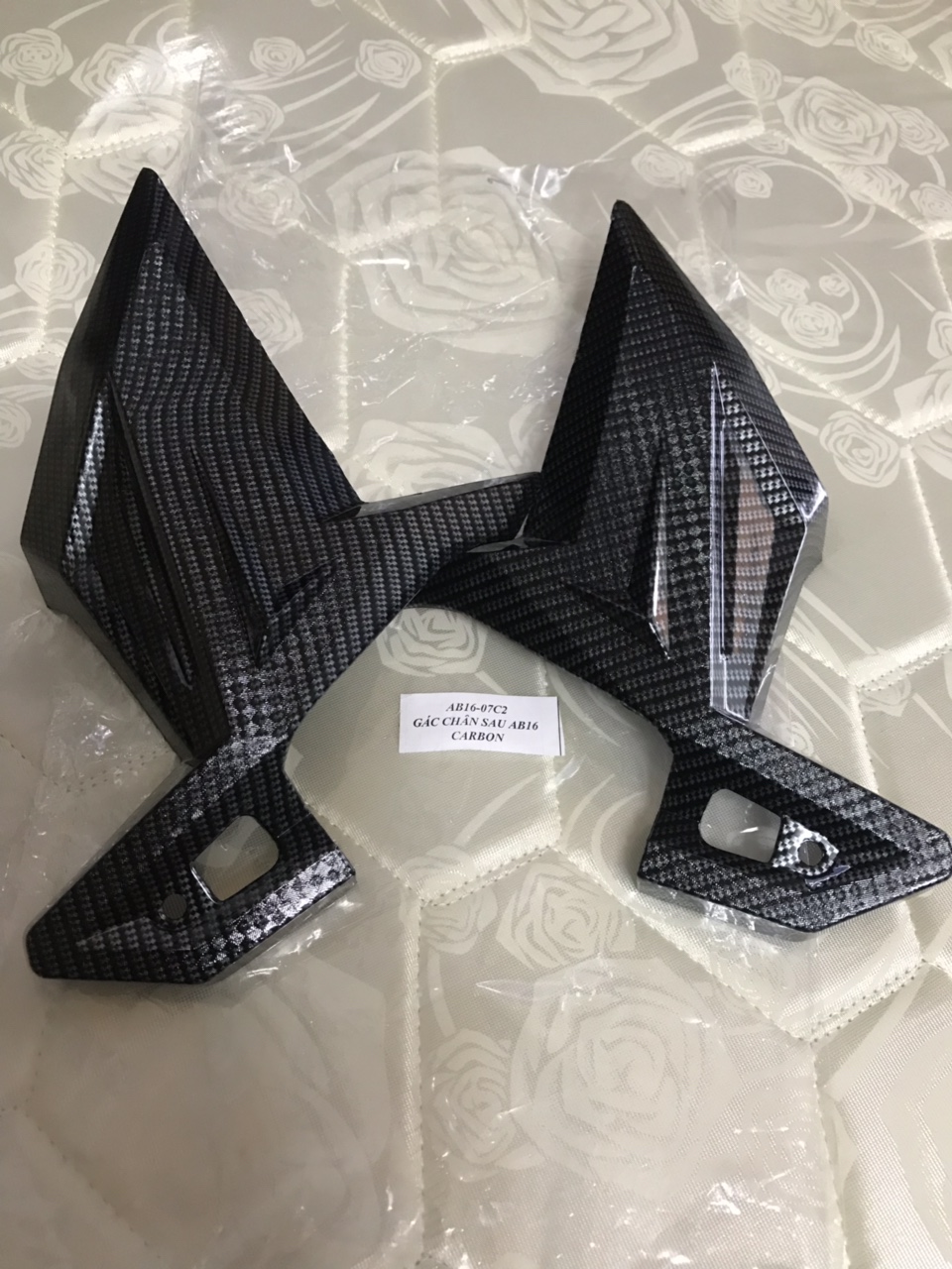 [HCM]Ốp gác chân sau mạ Carbon xe air blade 2013 2014 2015