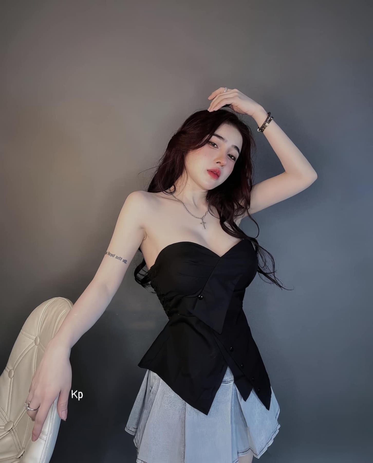 Áo ống phối nút có mút ngực vạt nhọn chéo siêu sang
