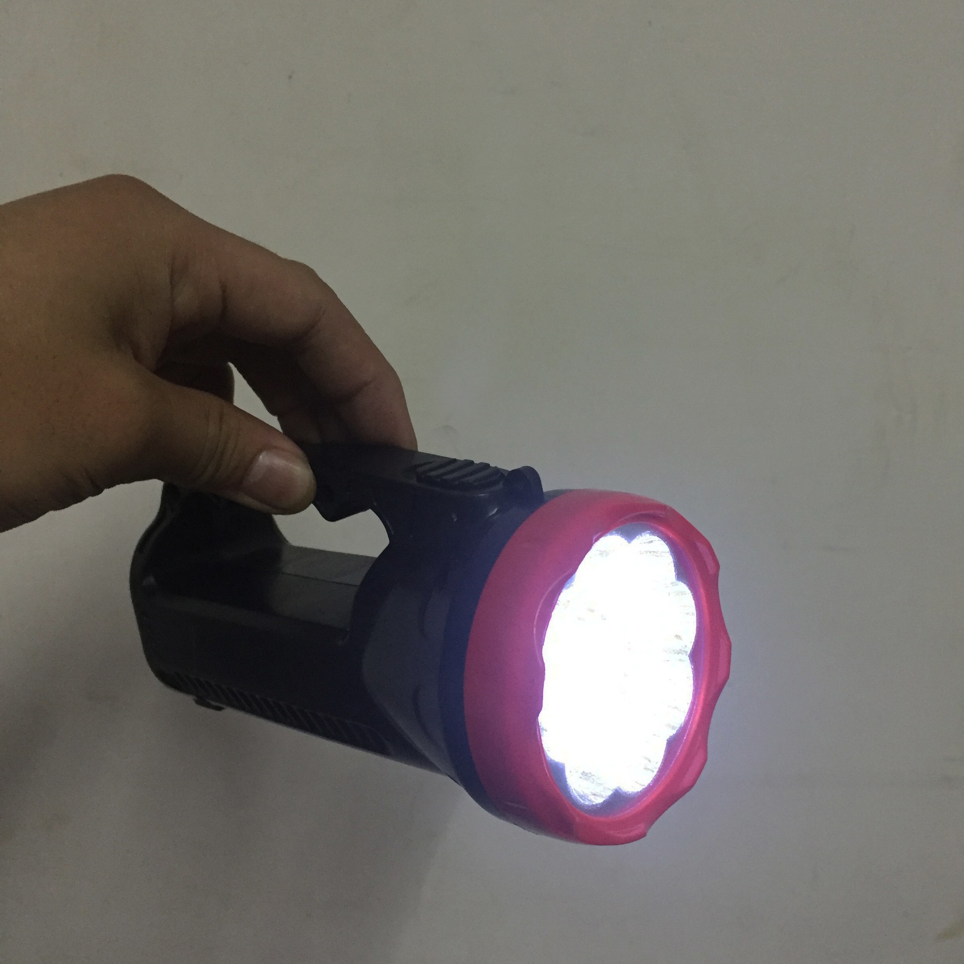 (kèm dây sạc ) Đèn pin sạc cầm tay  YS-3319 loại tốt  - đèn pin led siêu sáng - đèn pin mini  cam tay - den pin - đèn bão