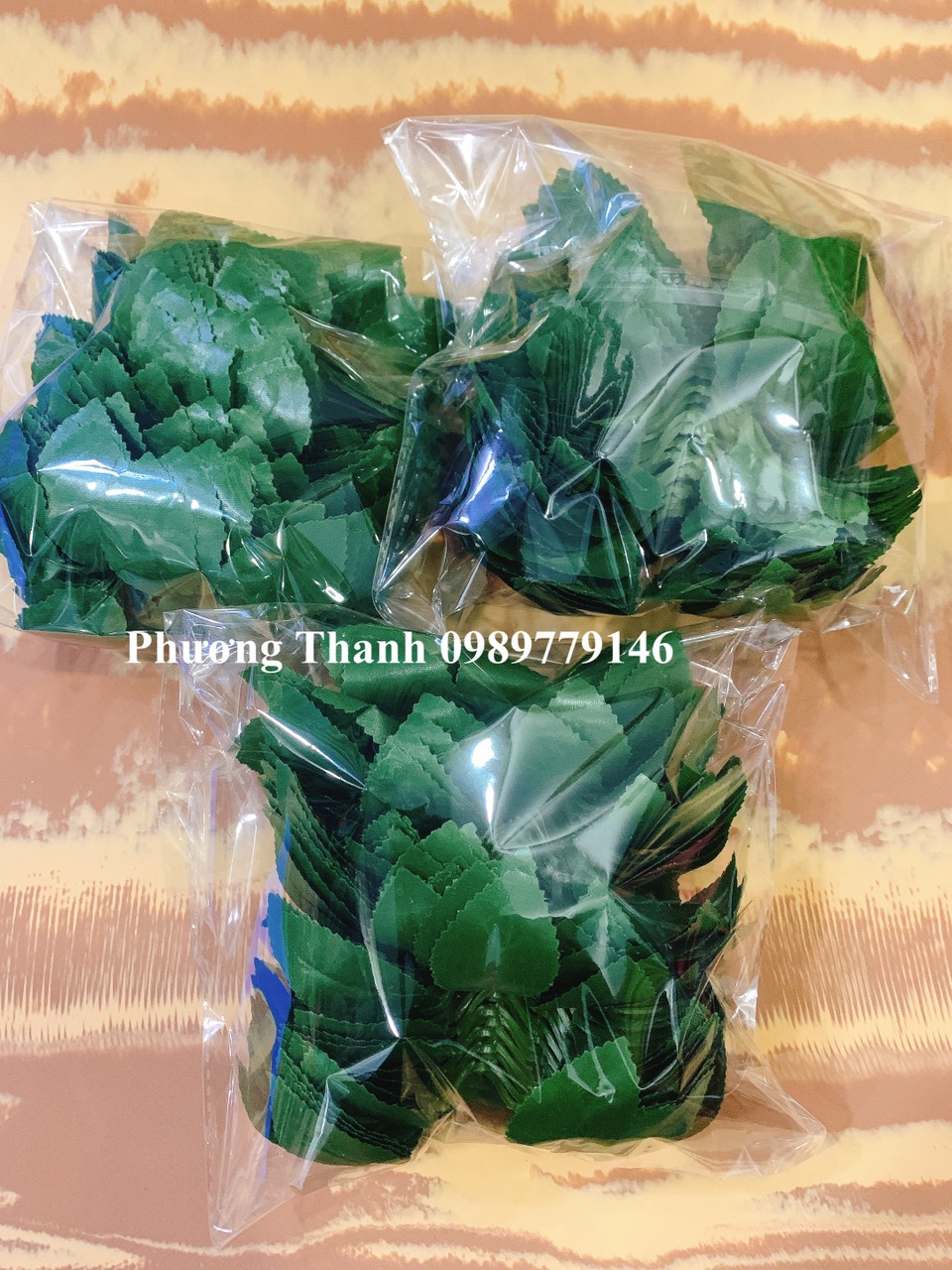 [HCM]LÁ HOA HỒNG BẰNG NHỰA Bịch 100gr