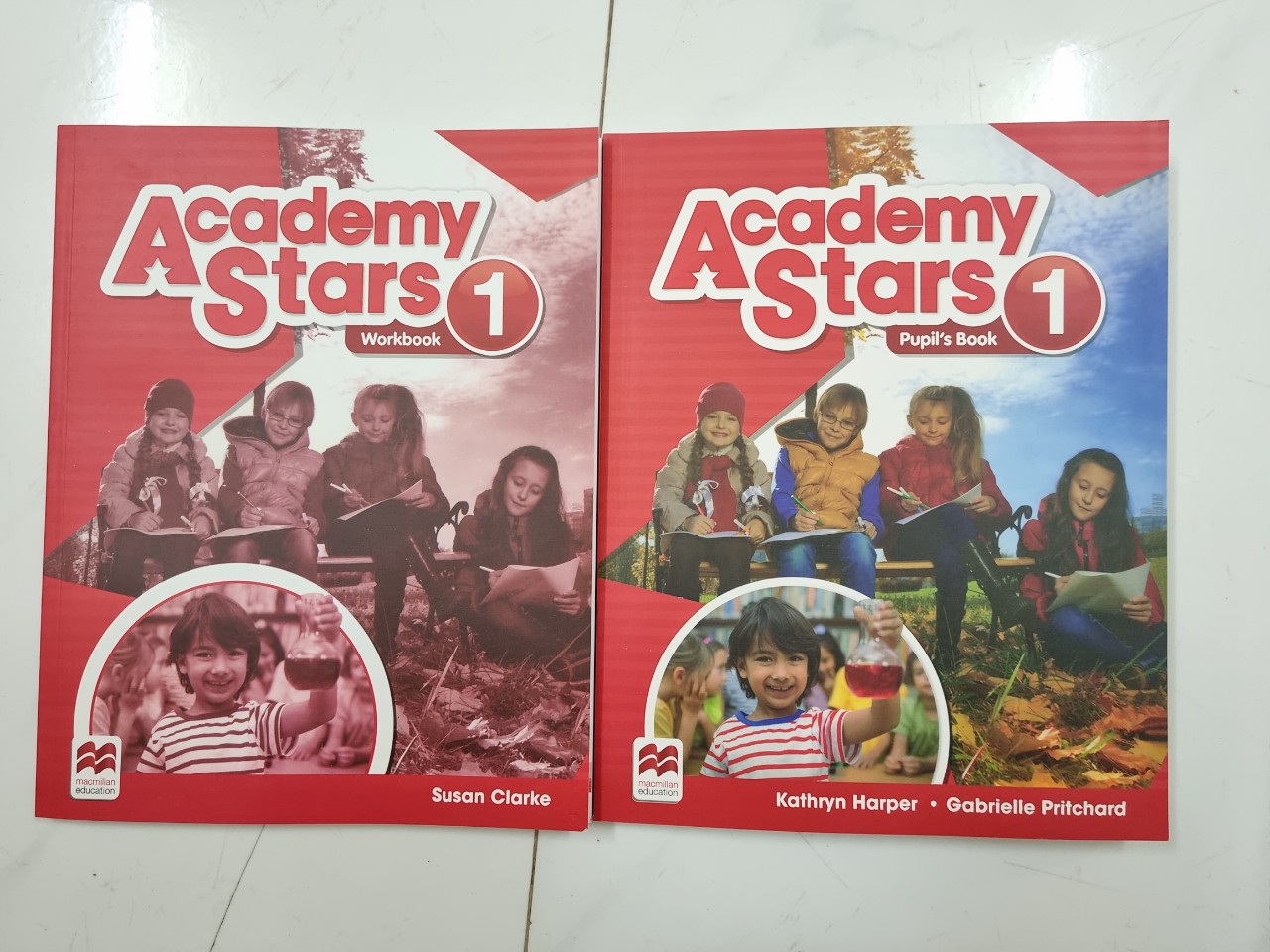 Bộ Academy stars 1 [ bộ 2 cuốn] cho bé