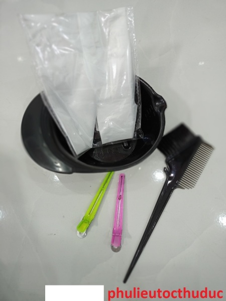[HCM]Bộ dụng cụ dùng để nhuộm tóc gồm 1 chén 1 lược 2 kẹp vịt 2 đôi bao tay - phulieutocthuduc