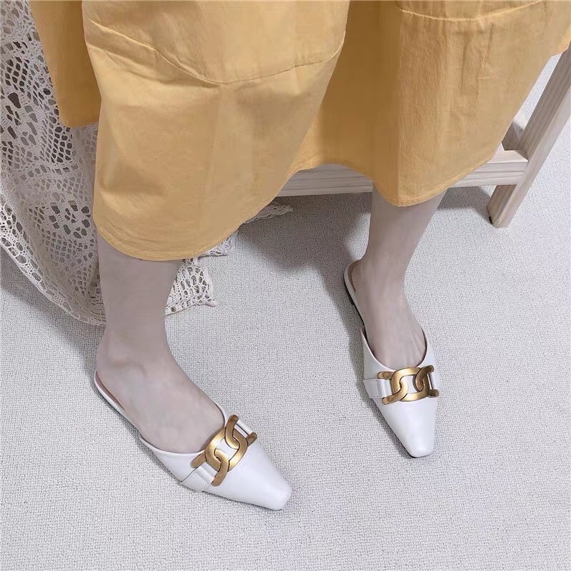 Giày sục mũi nhọn quai ngang xích