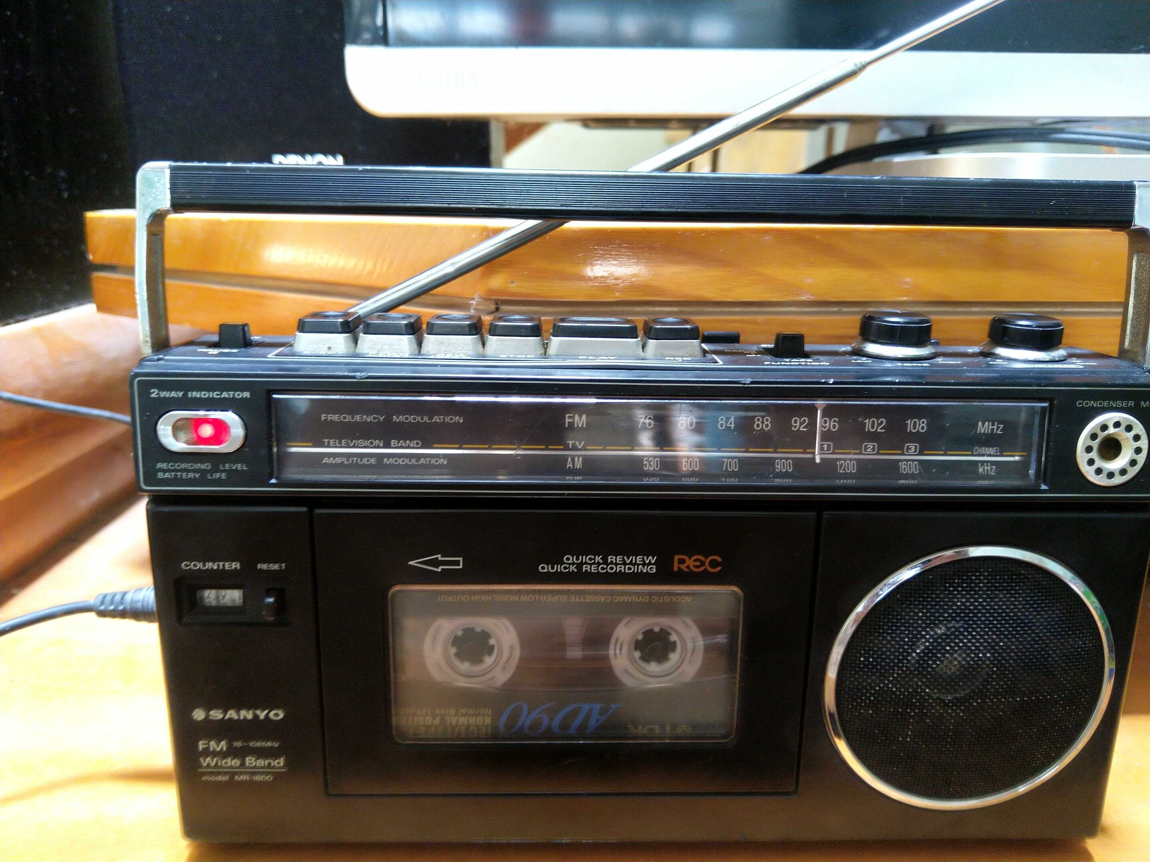 Đài Sanyo MR 1800
