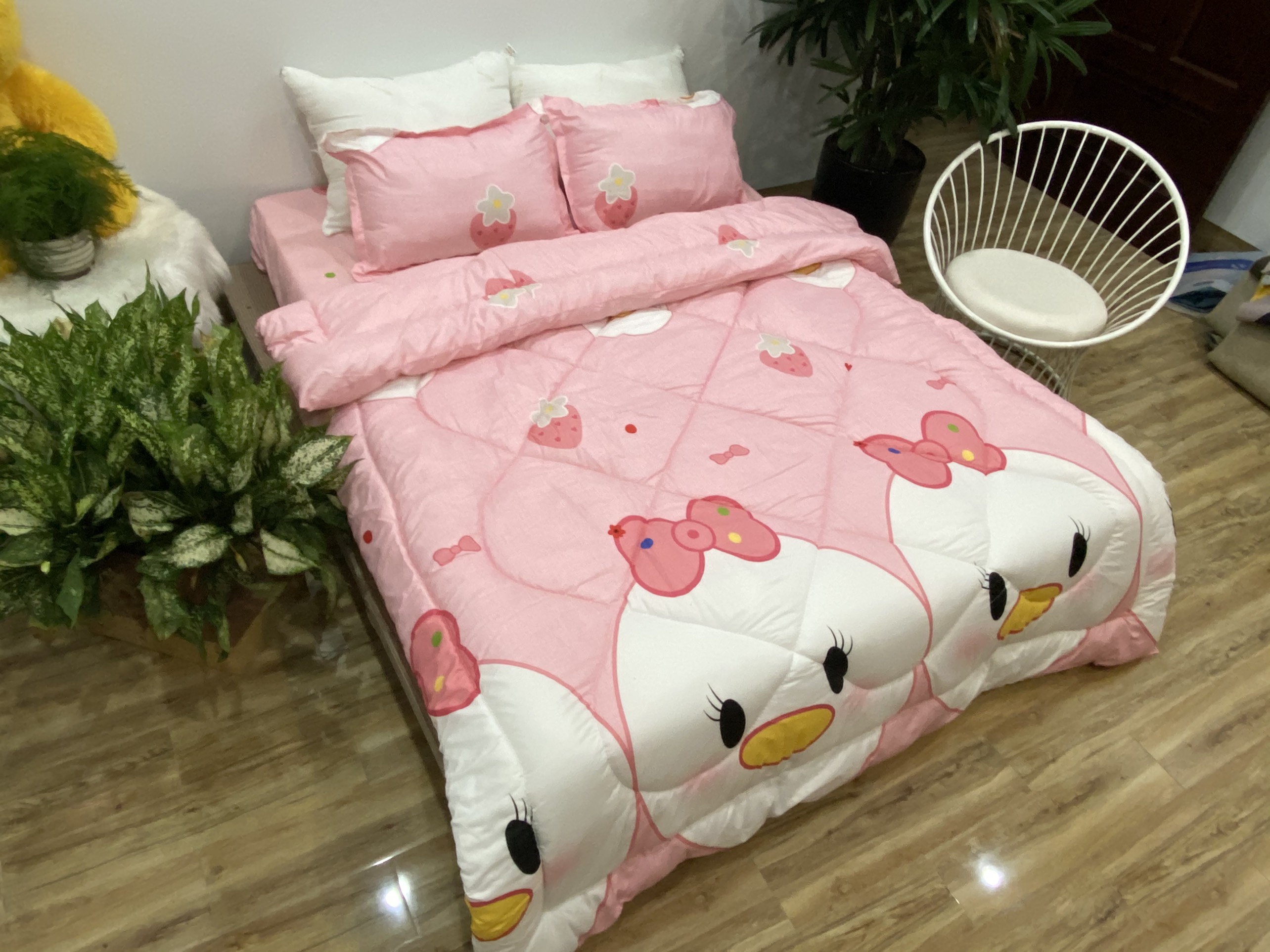 (FreeShip MAX) Chăn phao siêu nhẹ cực ấm,đã có ruột bông liền vải cotton poly 1m8x2m họa tiết vịt hồng Kovico Kho chăn ga gối, ga giường, drap giường hà nội