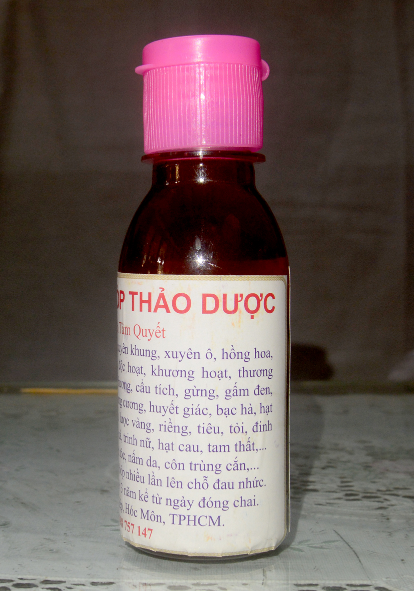 Dầu xoa bóp thảo dược chùa Hoằng Pháp
