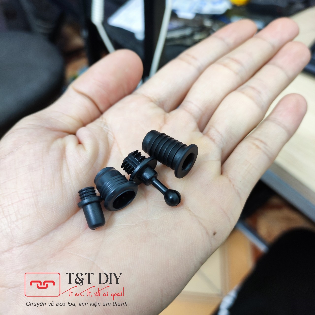 Chấu ê căng, chốt chân ecang cho lưới thùng loa bộ 4 cái