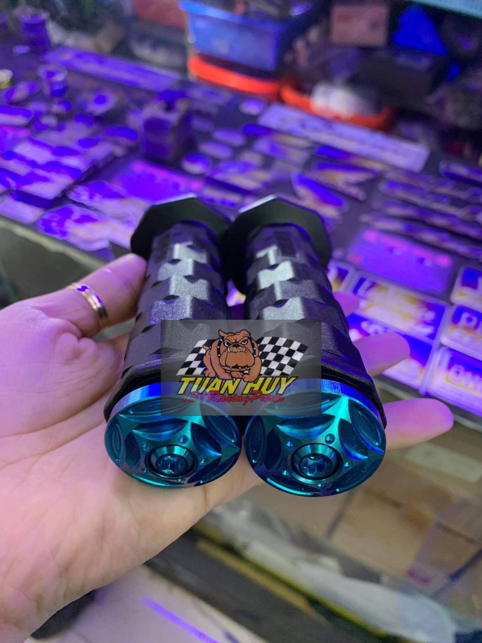 Bao tay Daytona + Gù Titan Gr5 bao gồm cả 2 con ốc gù