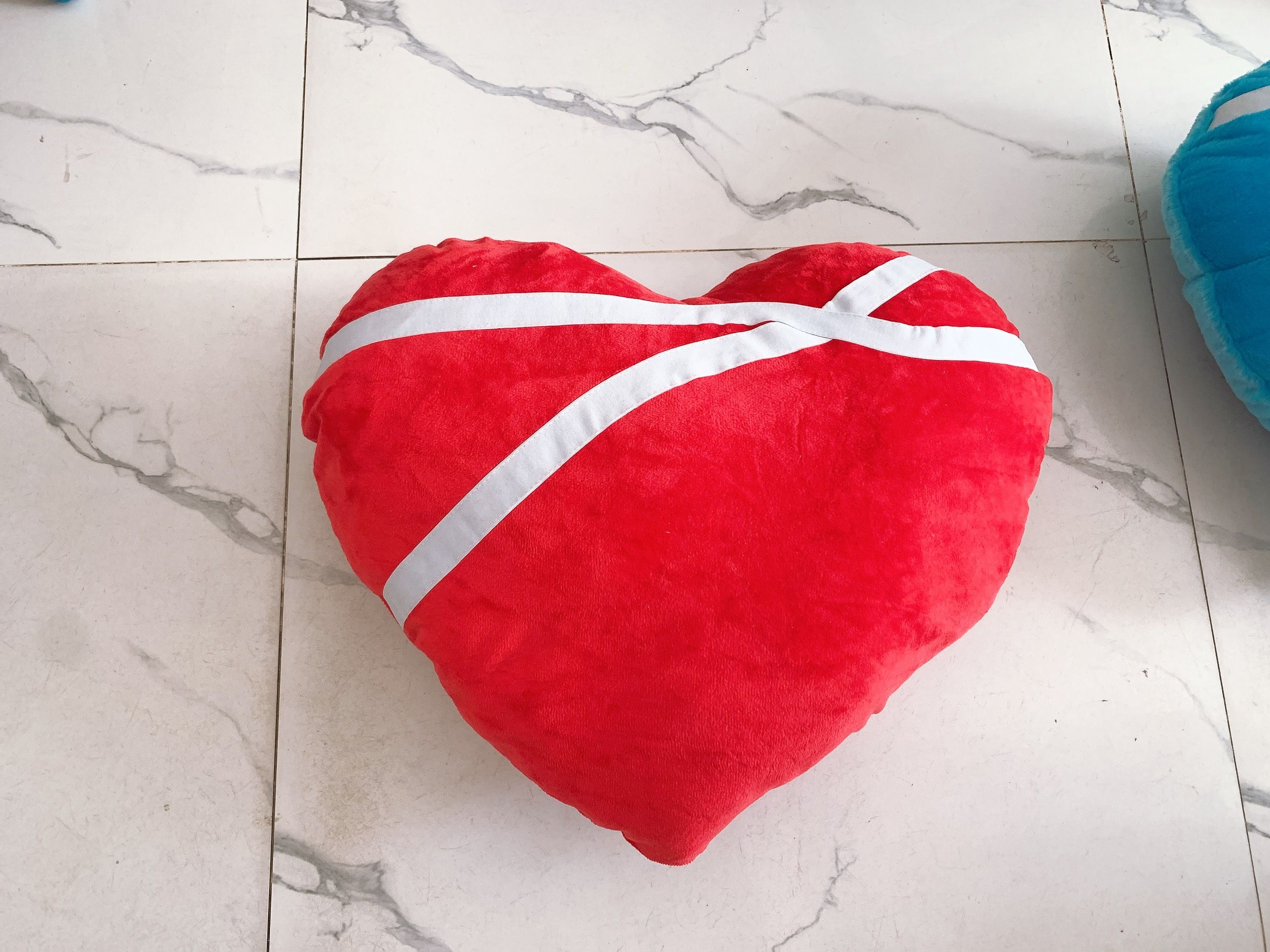 Gối ôm, gối tựa lưng sofa cute hình trái tim đỏ
