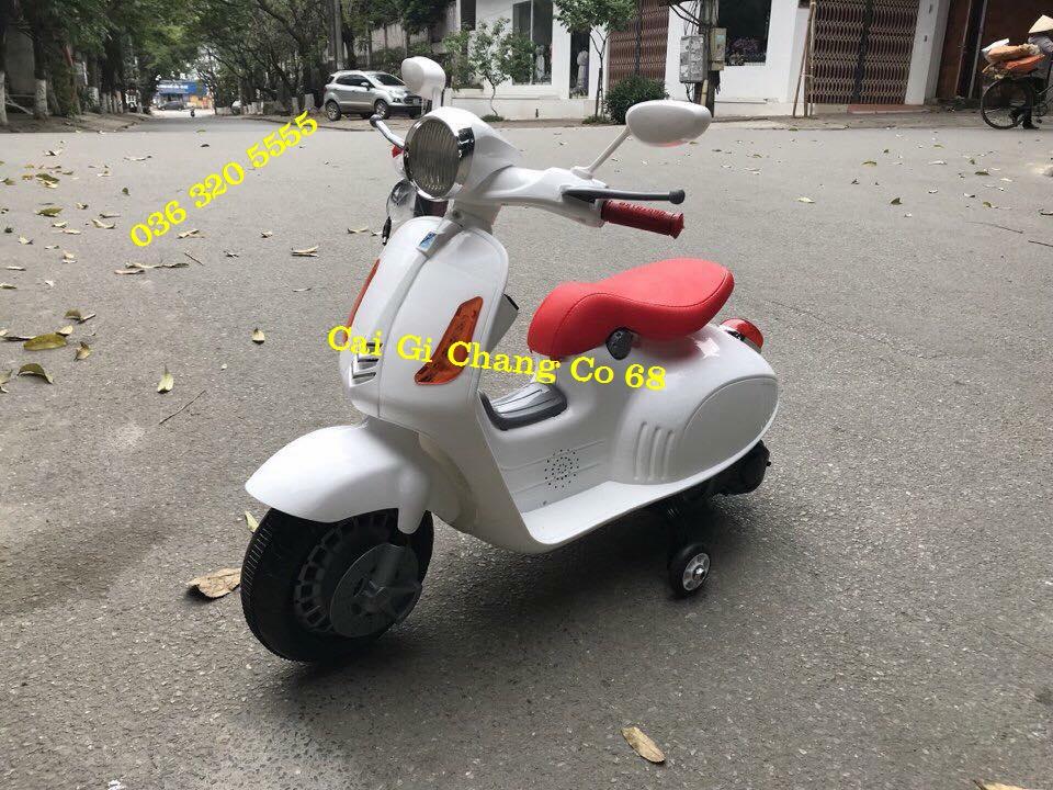 XE MÁY ĐIỆN TRẺ EM KIỂU DÁNG XE VESSPA CỔ SIÊU DỄ THƯƠNG