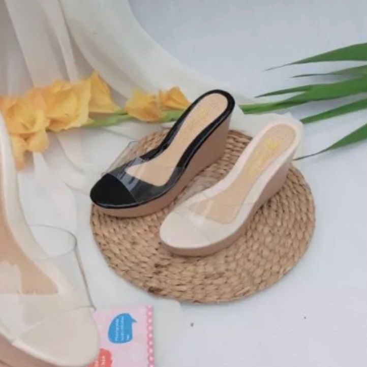 Dép guốc đế xuồng quai trong xi mờ