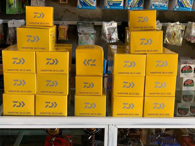 Máy câu daiwa 2b cs