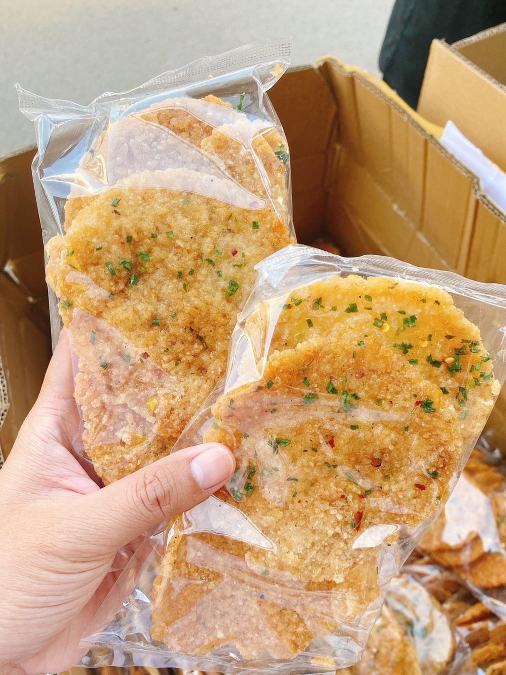 10 bịch cơm cháy chiên mắm hành